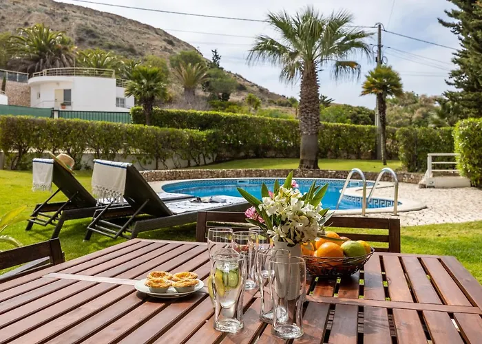 Coolhouses Luz, 3 Bed Linked House, Shared Pool, A Stone\'S Throw Of The Sea, Casa Sirrah