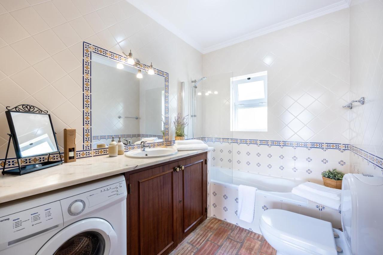 Coolhouses Luz, 3 Bed Linked House, Shared Pool, A Stone's Throw Of The Sea, Casa Sirrah Holiday home