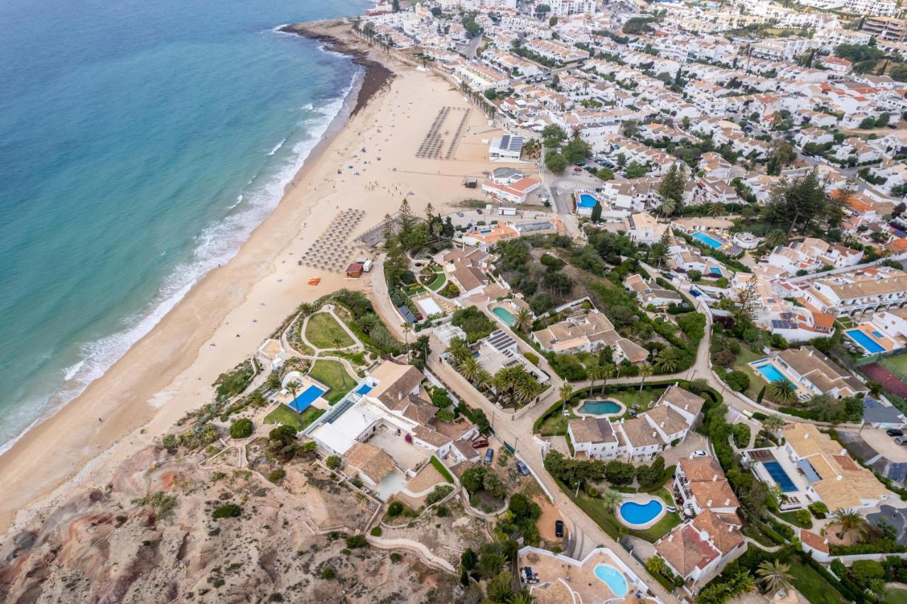 Coolhouses Luz, 3 Bed Linked House, Shared Pool, A Stone's Throw Of The Sea, Casa Sirrah Holiday home *