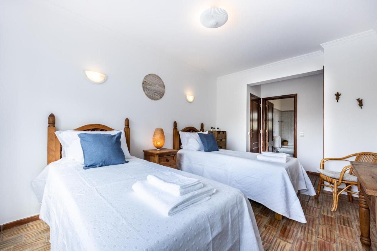 Coolhouses Luz, 3 Bed Linked House, Shared Pool, A Stone's Throw Of The Sea, Casa Sirrah Holiday home *