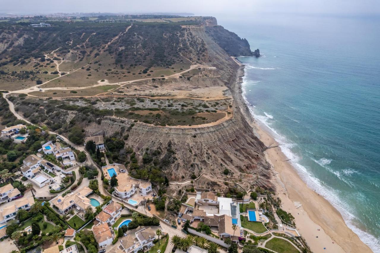 Coolhouses Luz, 3 Bed Linked House, Shared Pool, A Stone's Throw Of The Sea, Casa Sirrah Holiday home