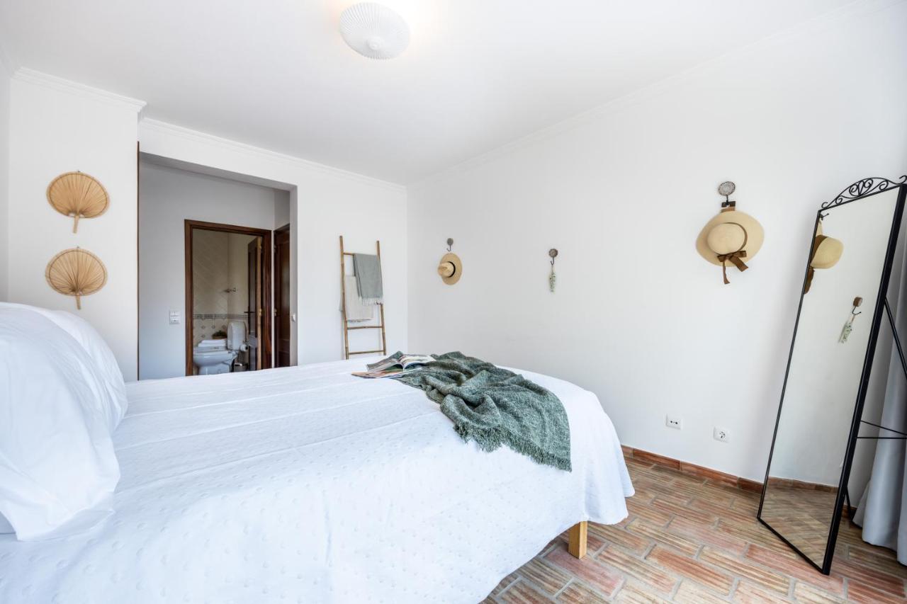 Coolhouses Luz, 3 Bed Linked House, Shared Pool, A Stone's Throw Of The Sea, Casa Sirrah Holiday home