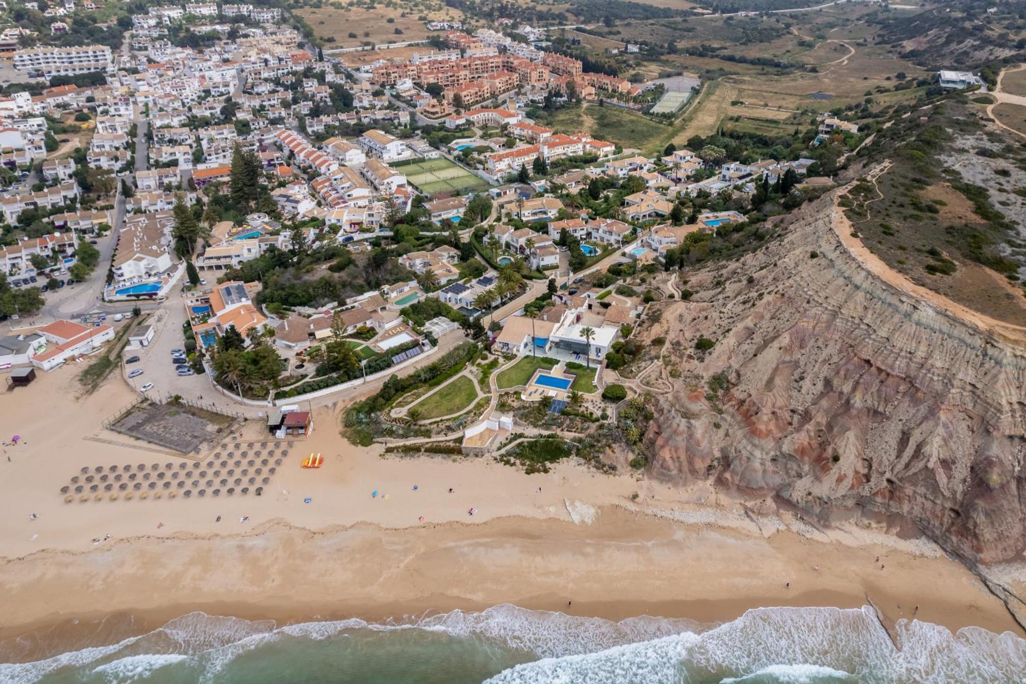 Coolhouses Luz, 3 Bed Linked House, Shared Pool, A Stone's Throw Of The Sea, Casa Sirrah Dom wakacyjny