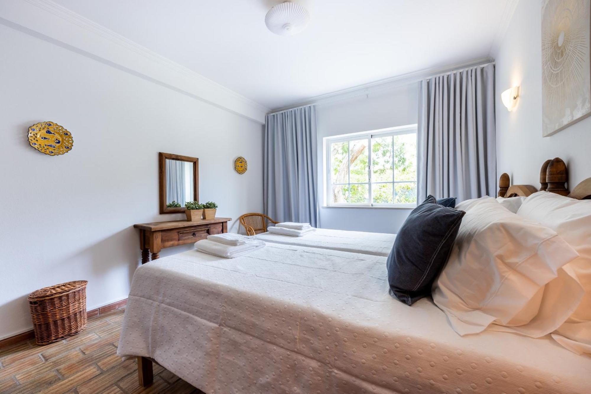 Coolhouses Luz, 3 Bed Linked House, Shared Pool, A Stone's Throw Of The Sea, Casa Sirrah Dom wakacyjny *