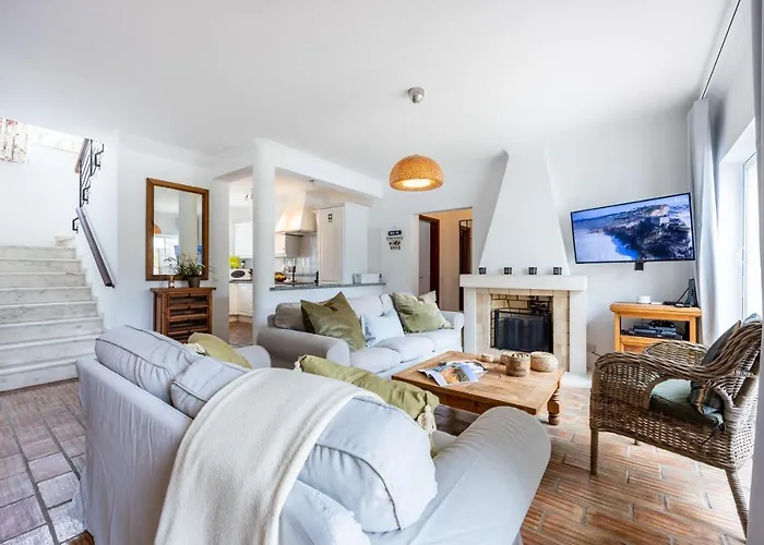 Coolhouses Luz, 3 Bed Linked House, Shared Pool, A Stone\'S Throw Of The Sea, Casa Sirrah